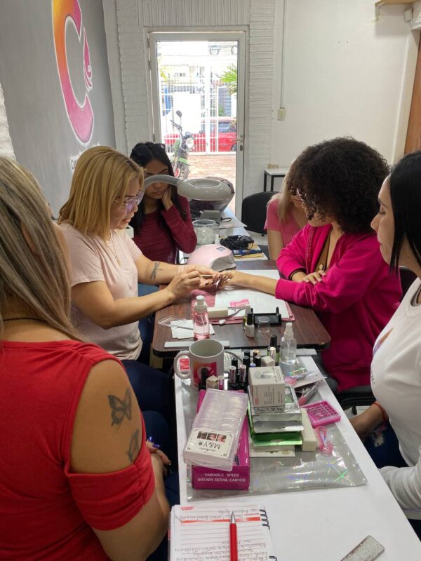 Manicure y Pedicure - Imagen 4