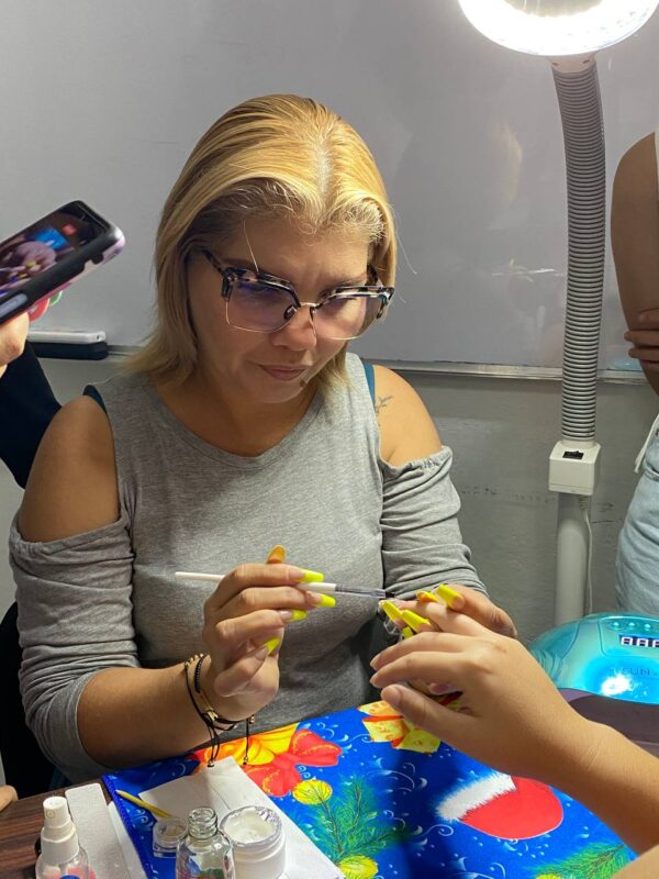 Técnico en Sistema de Uñas - Imagen 5